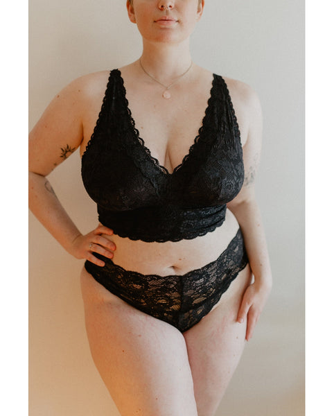 Curvy Plungie Bralette - Black *FINAL SALE*